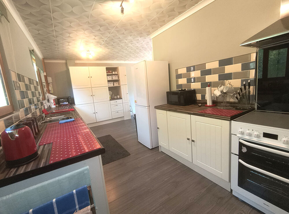 HAUTE-VIENNE - Charmant bungalow rénové offrant une vue imprenable sur le château et doté de 4 600 m² de jardins privésMaison 3