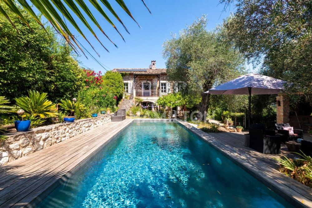 Mas en pierre, piscine, proche Valbonne, au calme dans un envir