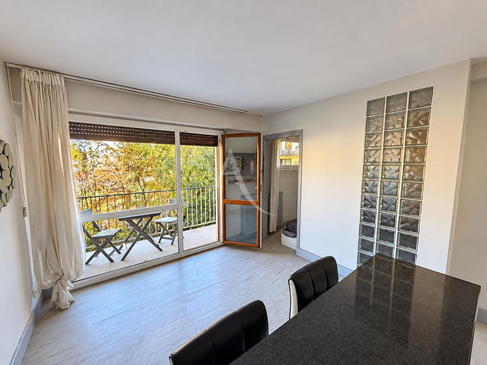 Bien plus qu'un studio : 27m² aménagés en 2 pièces