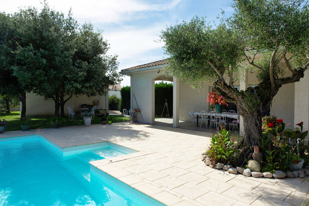 Confort et sérénité : villa de plain-pied avec piscine à Lavernose-Lacasse