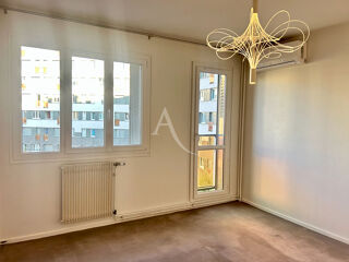  Appartement à louer 3 pièces 83 m²
