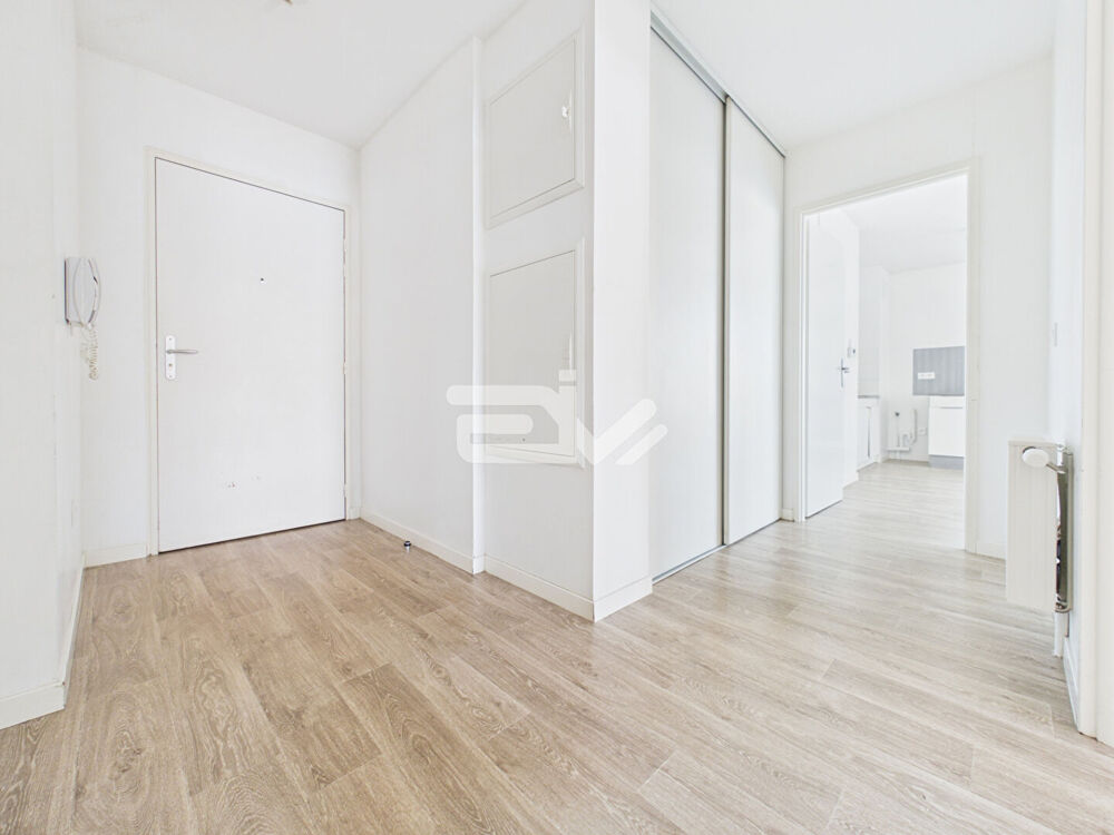 Vente Appartement Appartement T4, accès PMR, dernier étage avec ascenseur, balcon et parking privatif Reims