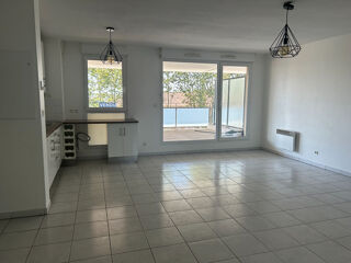  Appartement à louer 4 pièces 74 m²