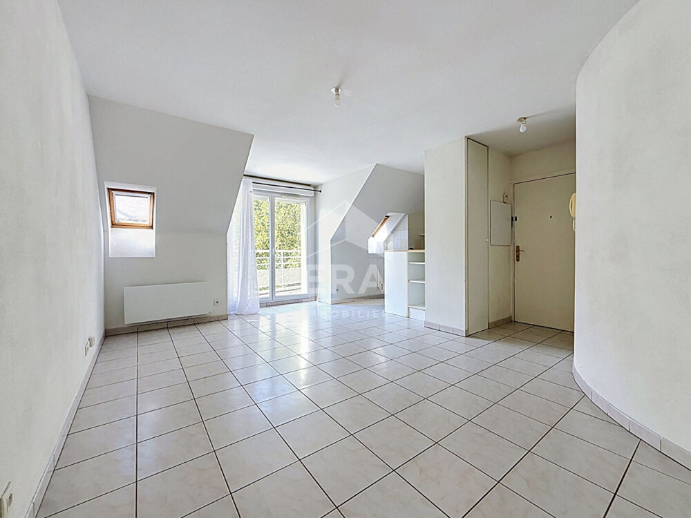 Appartement F2 avec balcon, piscine et double stationnement - Étampes, quartier Saint-Pierre