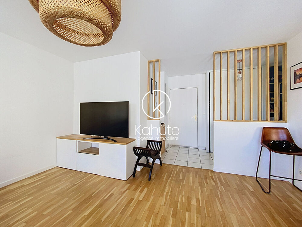 Location Appartement APPARTEMENT MEUBLE 3 PIECES 2 CHAMBRES MEUBLES GARAGE CLIMATISATION DPE B  10 MIN CENTRE VILLE LYON Caluire et cuire