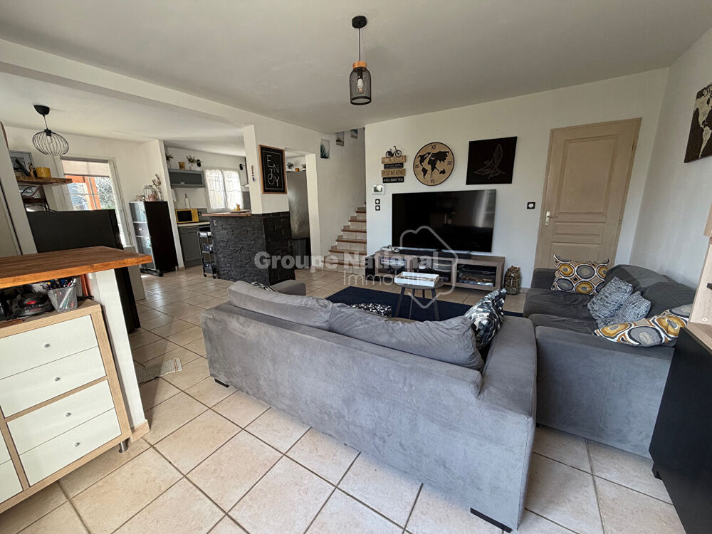 Caveirac Villa 3 chambres sur 460m2 avec garage, terrasse et piscine