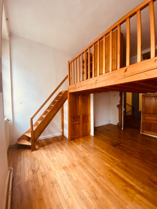 Appartement à louer 3 pièces 73 m²