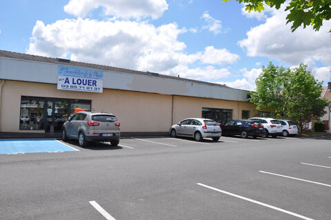 Local commercial  de 400 m² à Saint Germain du Bois 1300 71330 Saint germain du bois