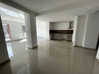  Appartement à louer 5 pièces 107 m²