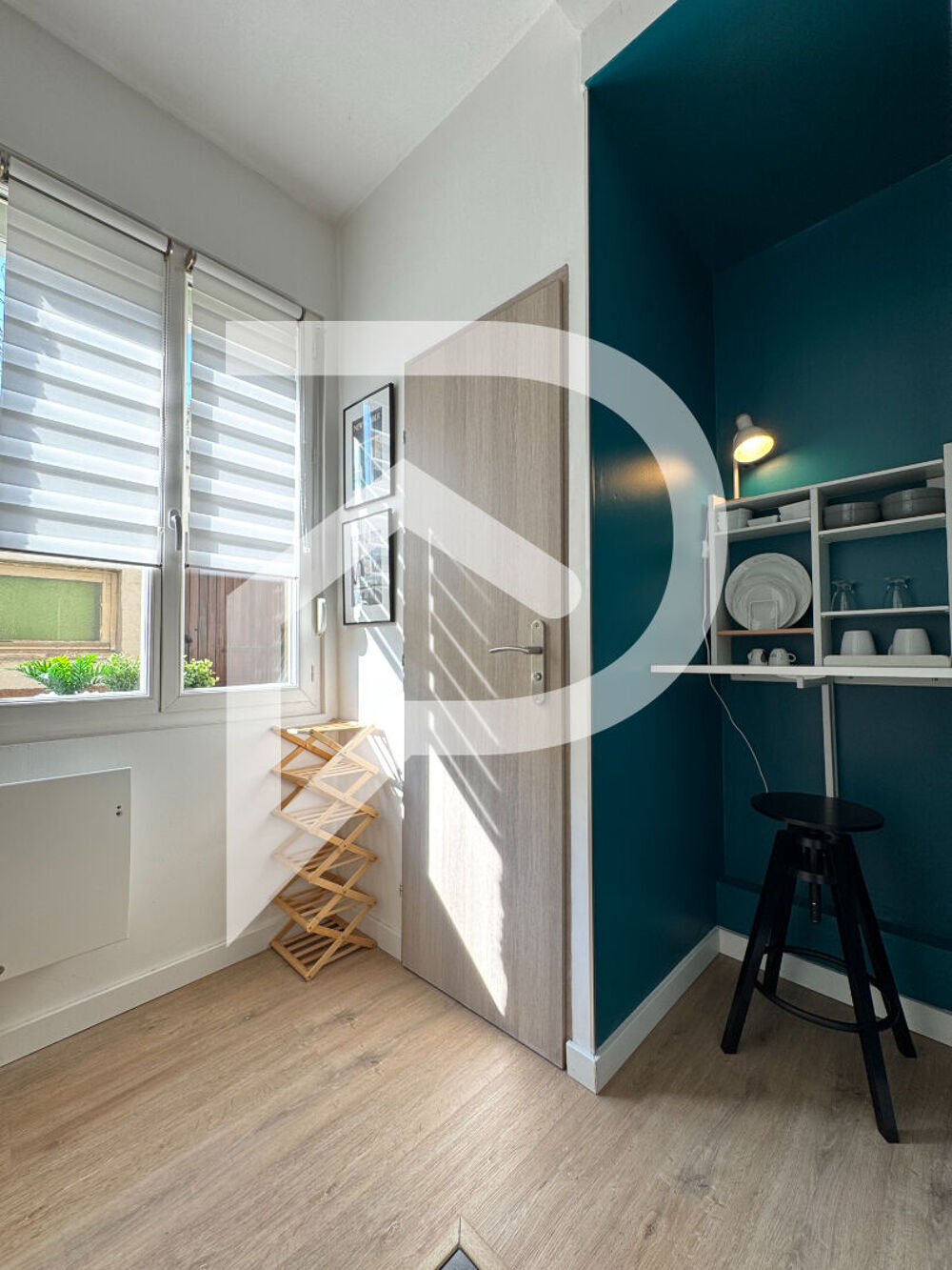 REIMS - SECTEUR CLAIRMARAIS - MEUBLÉ À LOUER - Appartement meublé de type 2 avec cour privative