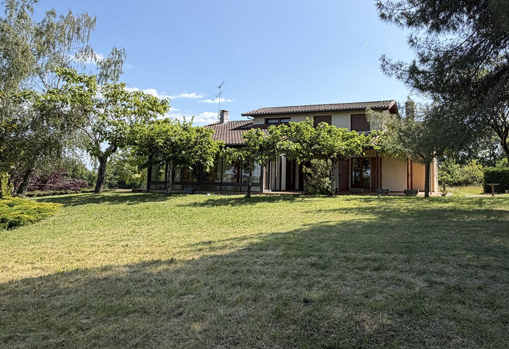Grand pavillon sur 1,5 hectares à Caussade