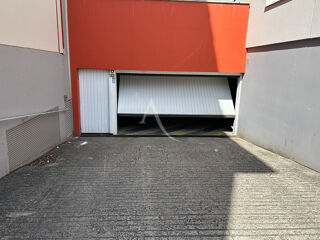  Parking / Garage à louer 27 m²
