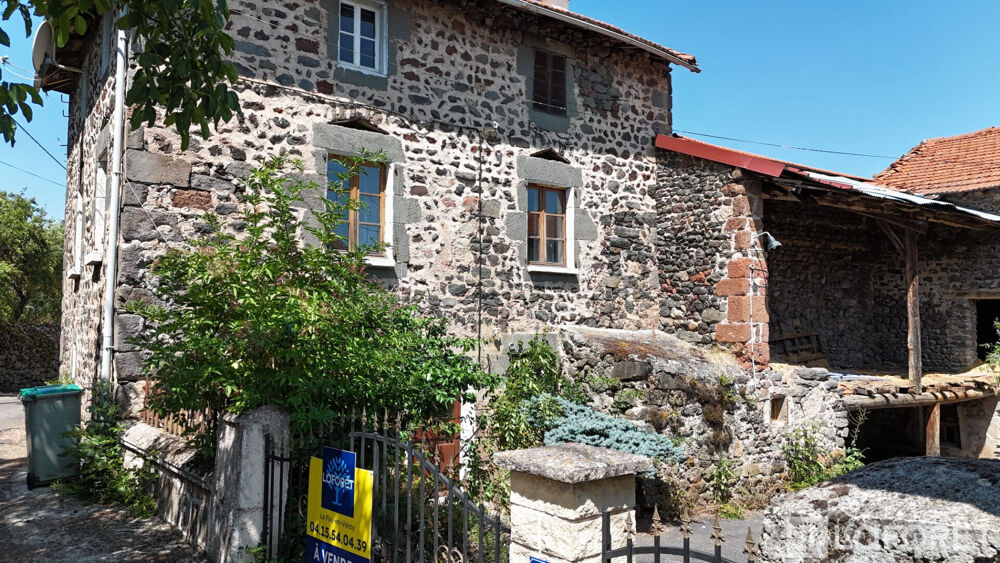 Corps de ferme en pierre avec grange - 151 m² -- Fort potentiel