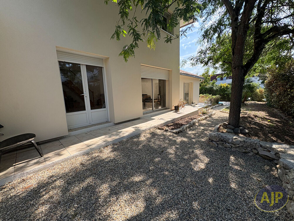 Location Maison Maison Blanquefort 5 pièce(s) 160 m2 Blanquefort