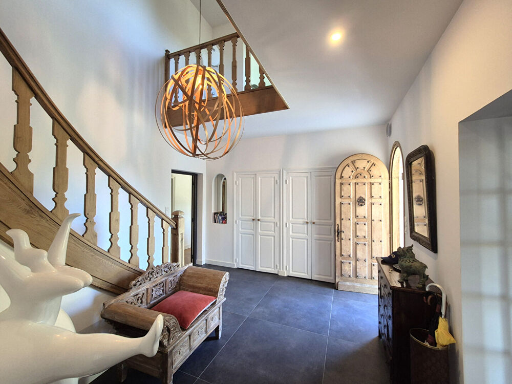 Vente Maison CORREZE. BRIVE-LA-GAILLARDE. Maison exceptionnelle de 6 chambres avec garage, appartement en rez-de-jardin, piscine en pierre et Brive la gaillarde