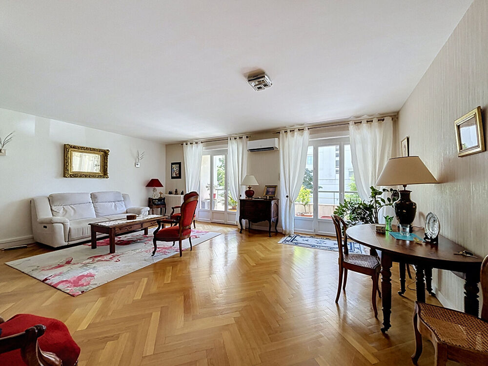 Vente Appartement Coeur Monplaisir, vaste T3 en très bon état, dans une copropriété de standing, balcons, stationnement cave Lyon 8