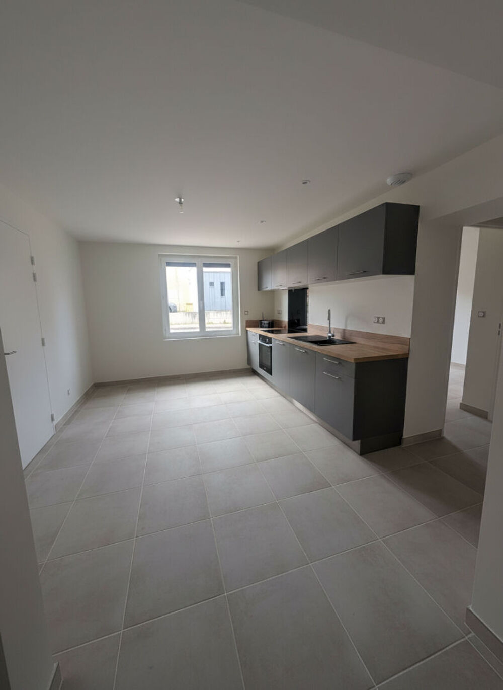 Location Appartement Appartement T3 avec terrasse et parking à LUNEL. Lafrancaise