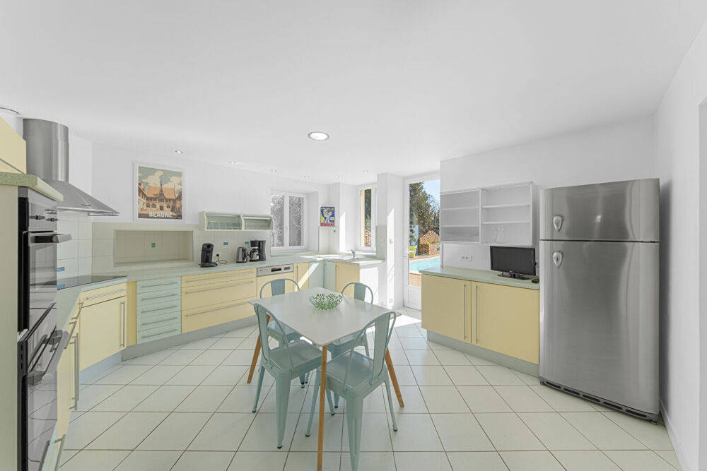 A vendre: Très Belle Maison en Pierre à Bligny - les - Beaune de 6 pièces dont 4 chambres + dépendances.