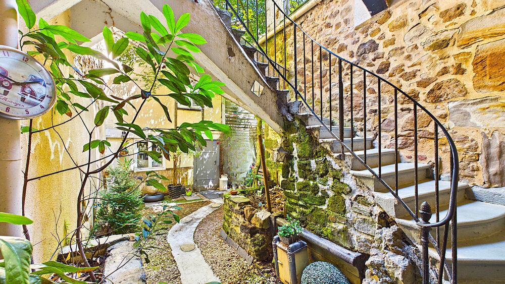 Vente Maison Maison de ville en pierre 140 m² avec cour intimiste, terrasse 26 m² et stationnement couvert Decazeville
