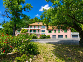  Immeuble à vendre 15 + pièces 800 m²