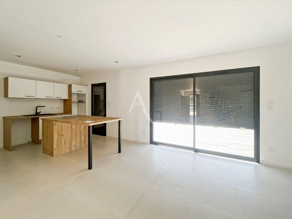 Maison NEUVE RT 2022. Quatre chambres.