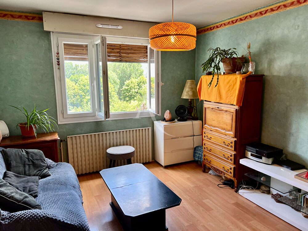 T2 à rafraîchir avec place de pkg et cave