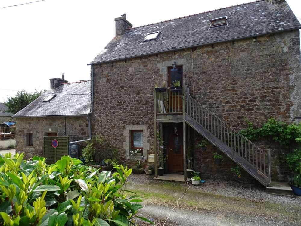 Vente Maison COTES D'ARMOR . Une maison avec 3 chambres pouvant être divisées en 2 appartements, près de Rostrenen, Bonen