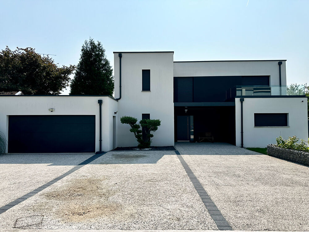 Mirecourt - Maison contemporaine 214 m² ? 4 chambres ? Garage triple ? 2021 ? DPE B ? PAC au sol