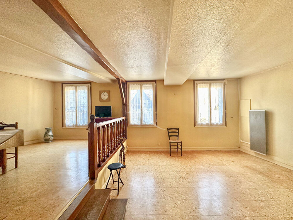 Vente Immeuble Idéal investisseur. Immeuble avec garage, stationnements et potentiel de division Doue en anjou