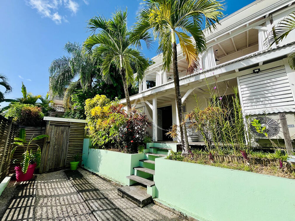Vente Maison Coup de coeur, villa avec piscine, vue dégagée et fort potentiel locatif aux Trois-Îlets Les trois ilets