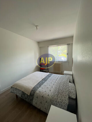  Appartement à louer 4 pièces 77 m²