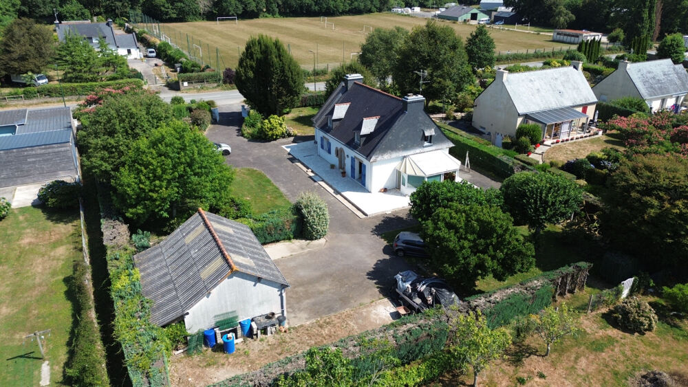 Maison familiale - 4 chambres - Terrain paysagé et arboré - Proche toutes commodités.