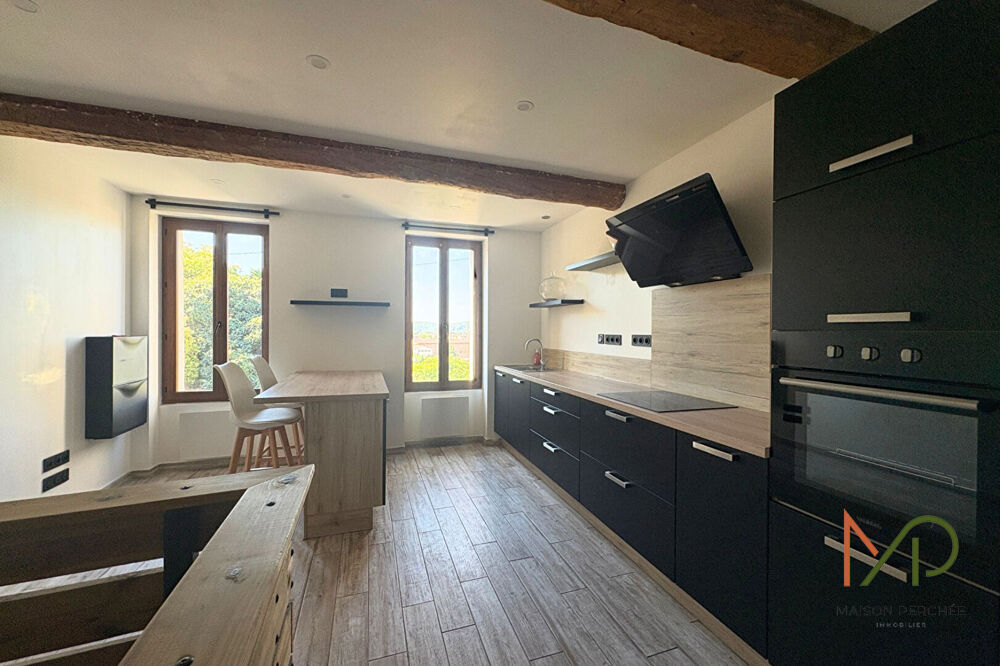 Maison de ville atypique, sur trois niveaux, entièrement rénovée de 71 m²