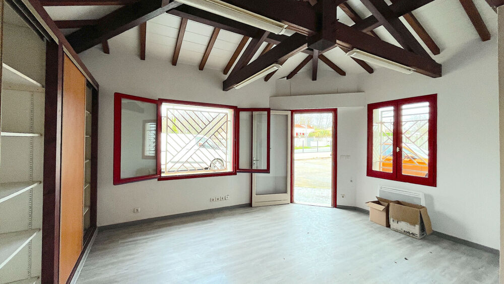   A LOUER BUREAU DE 50 M2 AVEC PARKINGS - SECTEUR CAVIGNAC 
