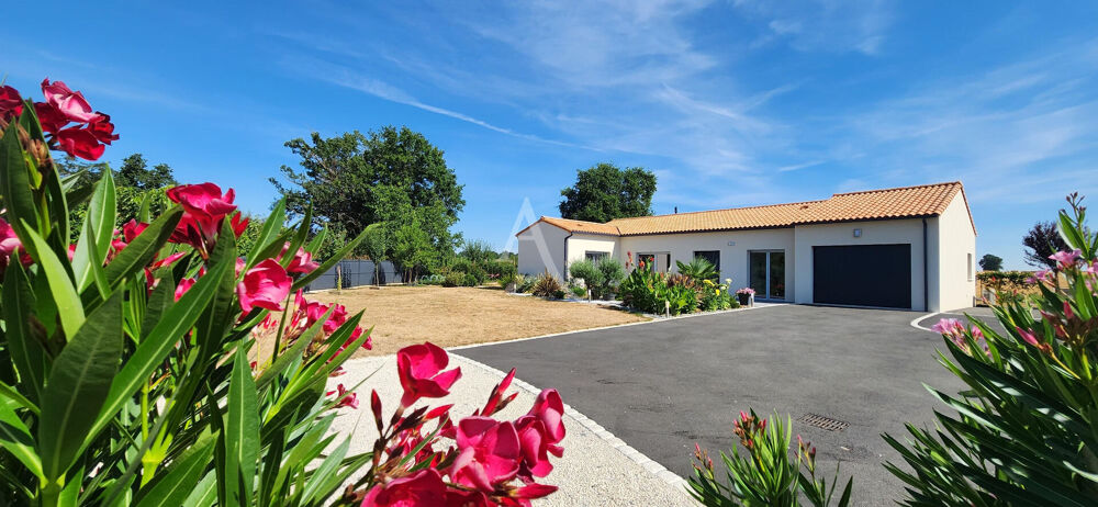 Maison 4 pièces 131 m² · à Rouille · 131 m² · 468 000 €