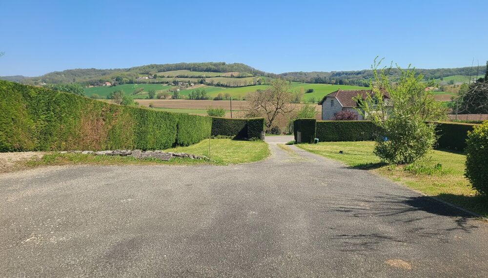 Lauzerte - Une adresse stratégique aux multiples possibles, entre projet professionnel et maison de famille