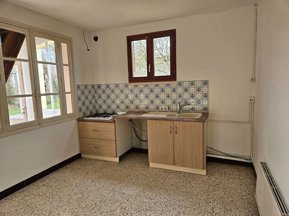Location Maison Maison d'habitation ancienne rénovée à louer à Chemillé-sur-Indrois Chemille sur indrois