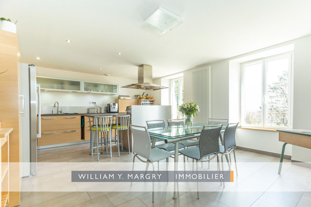 Vente Maison Maison de ville rénovée avec jardin. Gex