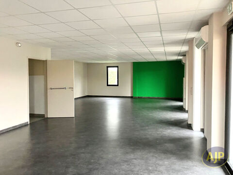 Local d'activit&eacute; d'environ 97m&sup2; - LIBOURNE 2097 33500 Libourne