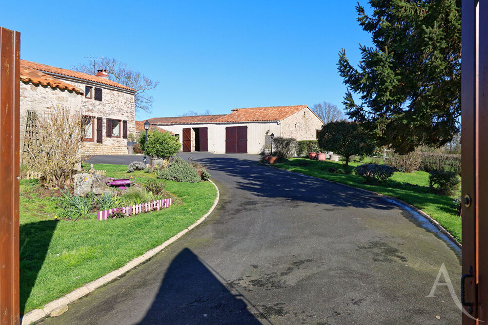 � vendre  Maison Montaigu (85600)