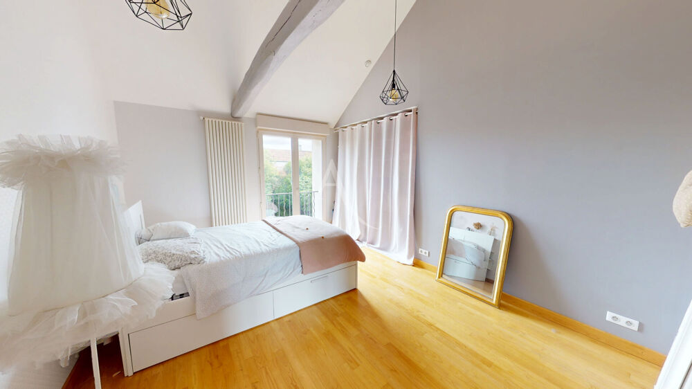 Vente Maison MAISON FAMILIALE DE PLUS DE 300 M², 6 CHAMBRES, TERRAIN 1 500 M² A NEUVILLE-DE-POITOU Neuville de poitou
