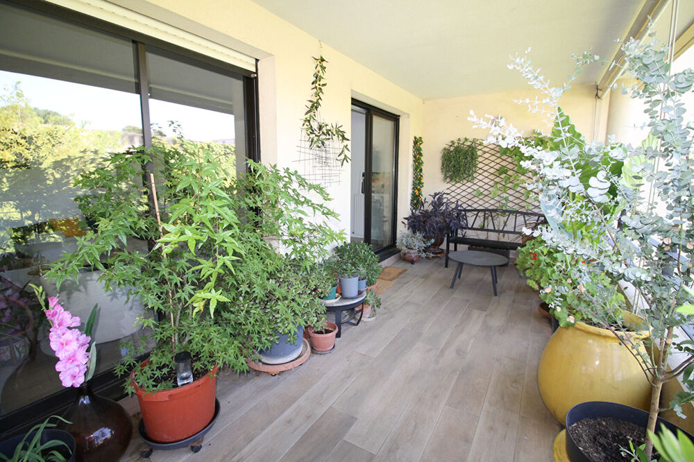 NIMES Centre ville splendide appartement P3 avec terrasse, cellier et garage dans une résidence très recherchée.