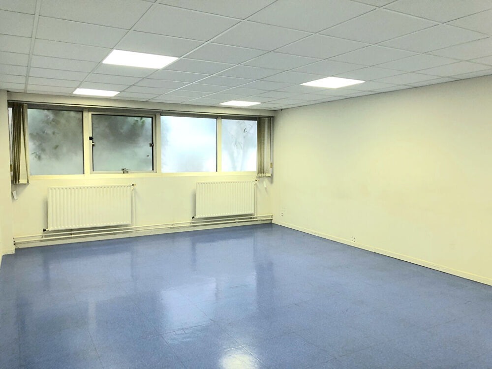   A LOUER BUREAU ENTRE 30 ET 40 M2- SECTEUR BORDEAUX QUARTIER SAINT SEURIN ET SAINT BRIUNO Bordeaux