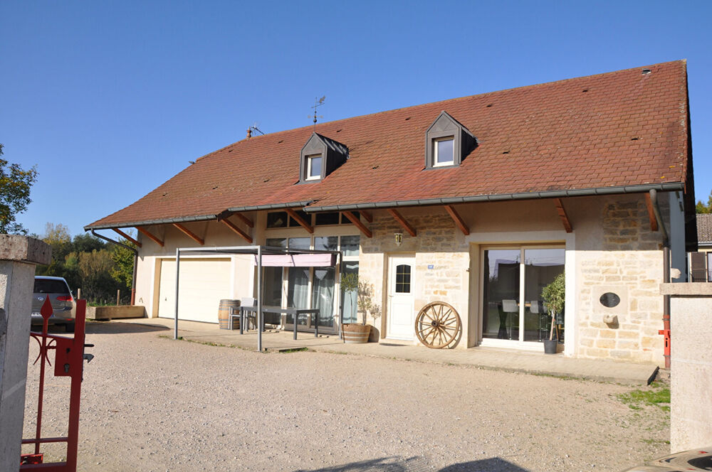 Location Maison Belle maison en pierre à LARNAUD Larnaud