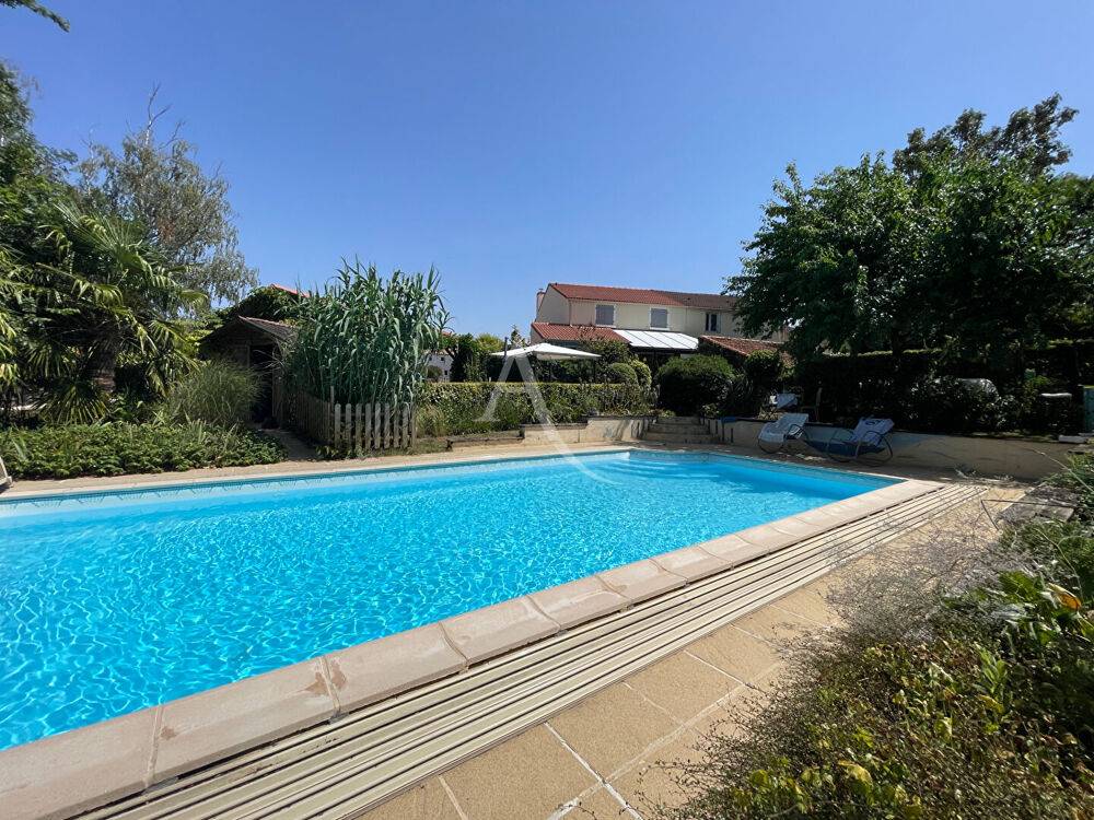MAISON CHATEAU GUIBERT 6 PIECES 129 M²