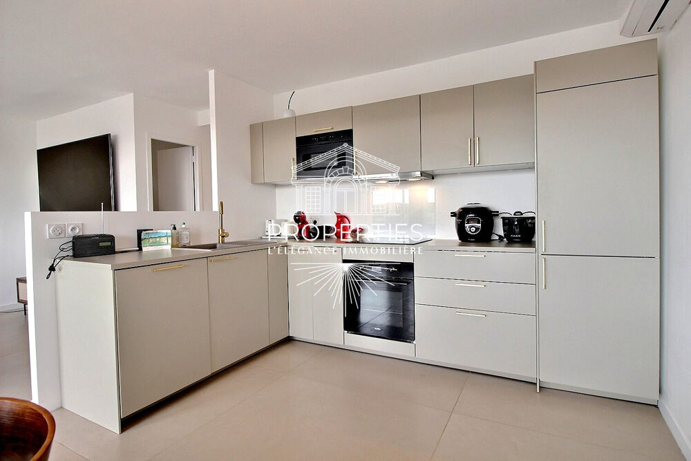 Vente Appartement LE LAVANDOU - HYPER CENTRE - T4 RENOVE - 87M² - ASCENSEUR - EXPO SUD Le lavandou