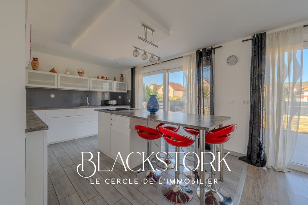 Maison familiale d'environ 140 m² avec espaces supplémentaires aménagés