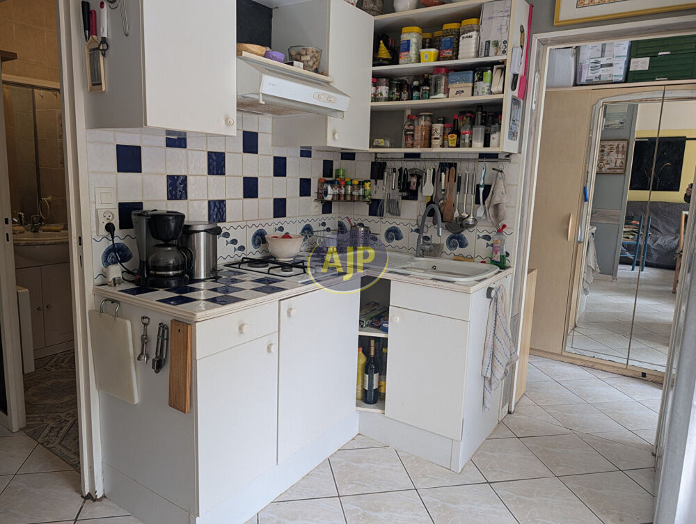 Appartement T2, jardinet et place de parking