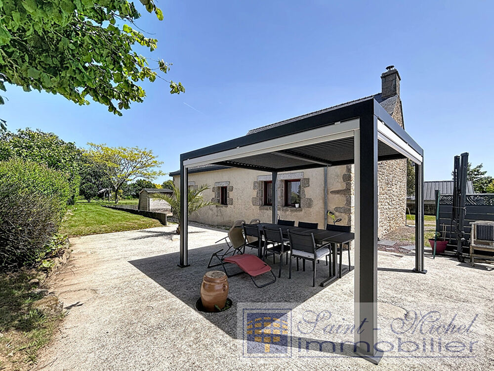Locunolé, maison en pierres avec de très beaux volumes