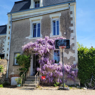 Vente Maison Élégante maison de ville avec jardin clos et arboré, sans vis-à-vis Segre en anjou bleu